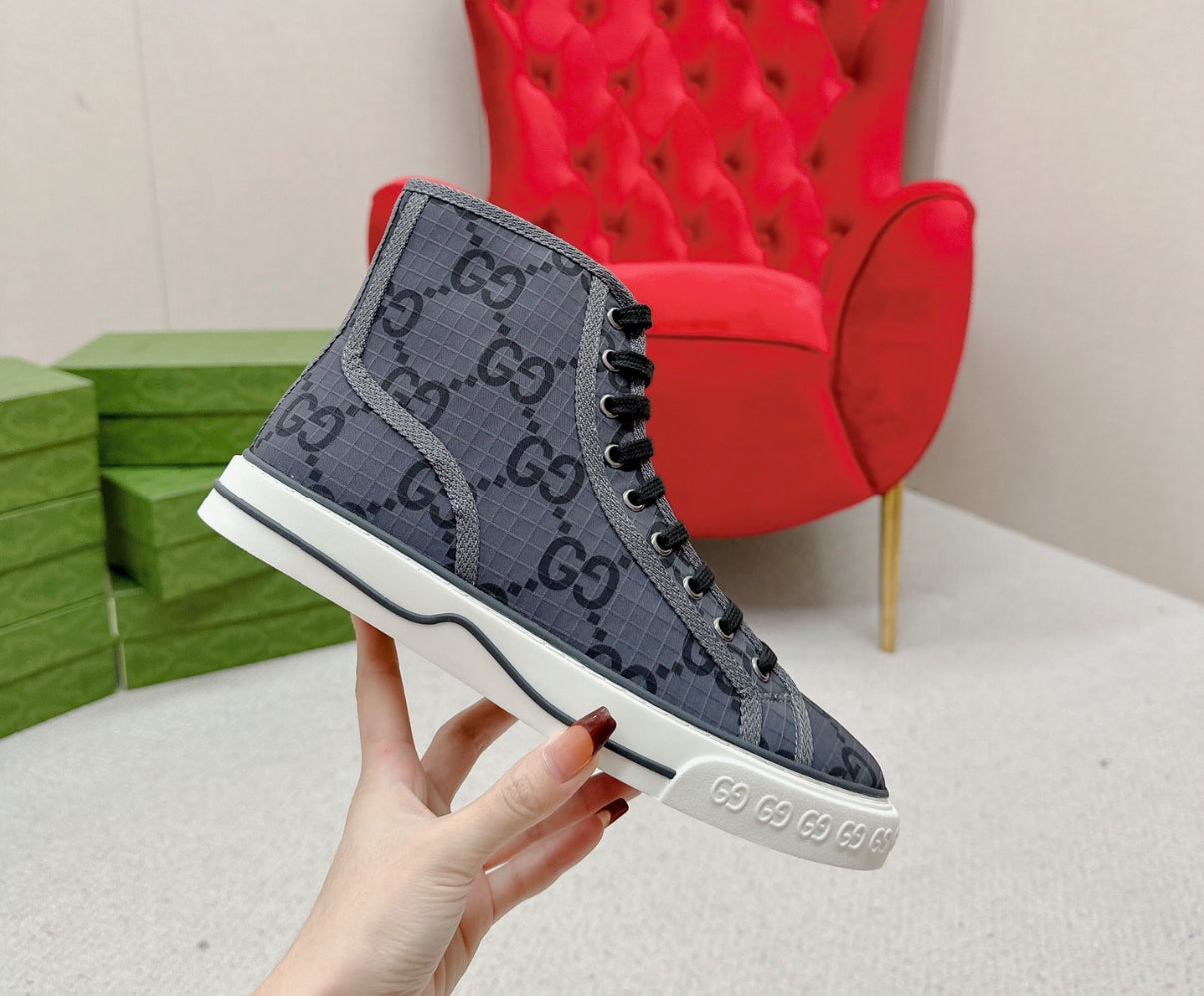 MEN’S SNEAKER